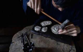 凤凰非物质文化遗产银（凤凰银饰锻制技艺的传承方法）
