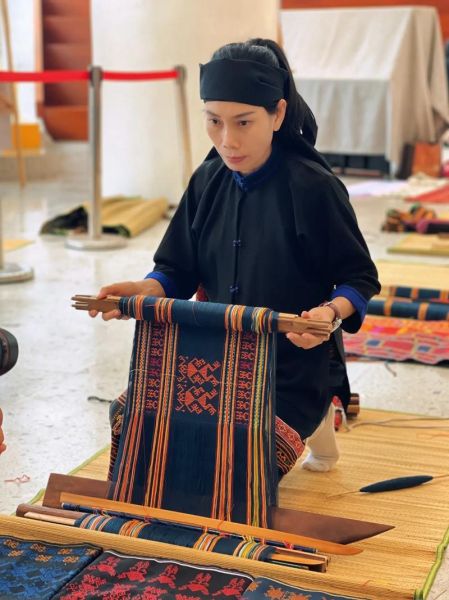 黎锦非物质文化遗产名录（黎锦织造技艺被列入非遗了吗）-第2张图片-八三百科