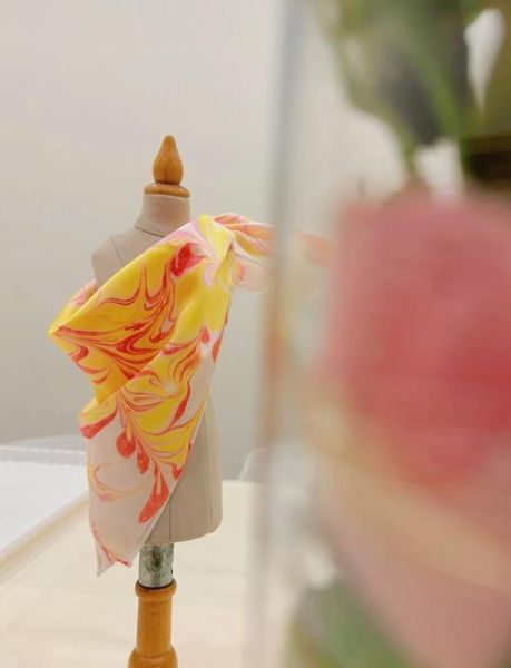 非物质文化遗产 水（水拓丝巾制作过程原来这么简单）-第3张图片-八三百科