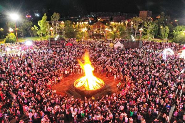 非物质文化遗产彝族(彝族自治州火把节来历和习俗)-第2张图片-八三百科 非物质文化遗产彝族(彝族自治州火把节来历和习俗)-第2张图片-八三百科