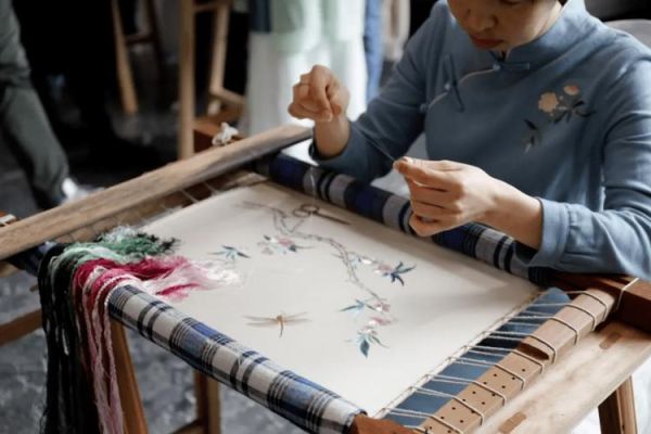 顾绣非物质文化遗产（顾绣非遗传承难在哪）-第2张图片-八三百科