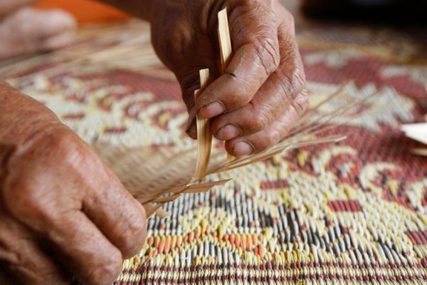 非物质文化遗产什么丝（非物质文化遗产什么丝：最常被问的其实是蚕丝）-第2张图片-八三百科