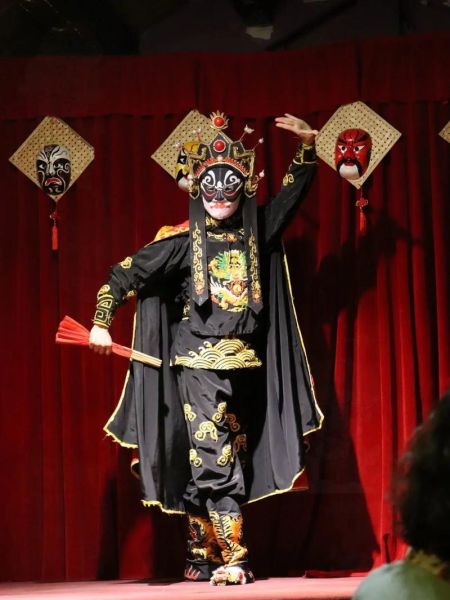 非物质文化遗产中国川剧（川剧变脸是怎么变出来的）-第2张图片-八三百科