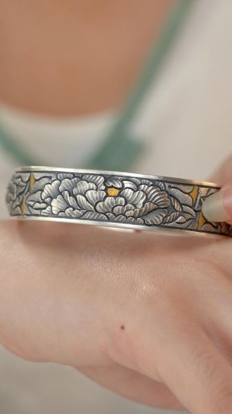 非物质文化遗产银饰（非遗银饰有哪些款式适合日常佩戴）-第3张图片-八三百科