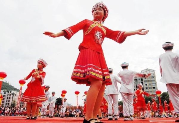 酉阳著名非物质文化遗产（酉阳非遗有哪些—土家摆手舞为何能火出圈）-第1张图片-八三百科
