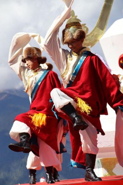 非物质文化遗产云南锅庄（云南锅庄怎么跳才地道？非遗传承人示范教学）-第2张图片-八三百科