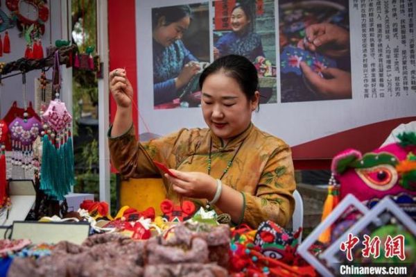 黄葵英非物质文化遗产（黄葵英非遗传承入门指南）-第1张图片-八三百科