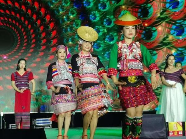 新平彝族非物质文化遗产(新平彝族花腰傣民俗有哪些)-第2张图片-八三百科 新平彝族非物质文化遗产(新平彝族花腰傣民俗有哪些)-第2张图片-八三百科