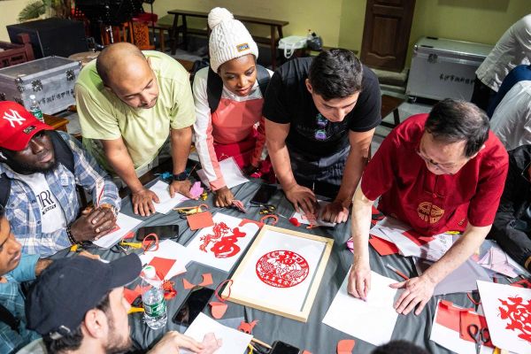 老外拍摄非物质文化遗产（老外拍摄中国风非遗纪录片技巧）-第1张图片-八三百科