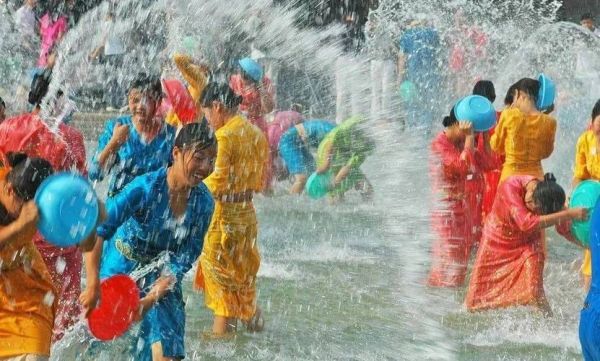 非物质文化遗产泼水图片（泼水节非遗图片素材哪里找）-第2张图片-八三百科