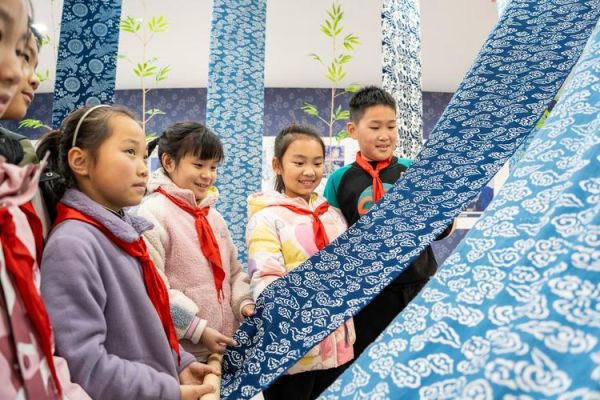 南通 非物质文化遗产(南通蓝印花布制作技艺)-第3张图片-八三百科 南通 非物质文化遗产(南通蓝印花布制作技艺)-第3张图片-八三百科